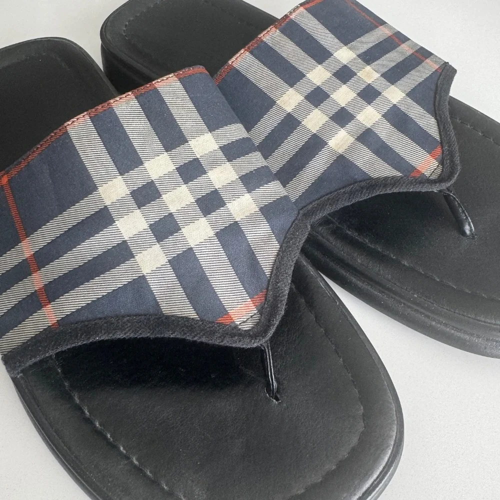 Men’s Burberry toe slides - Picture 5 of 5